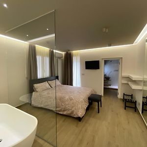 Camera con letto king size
